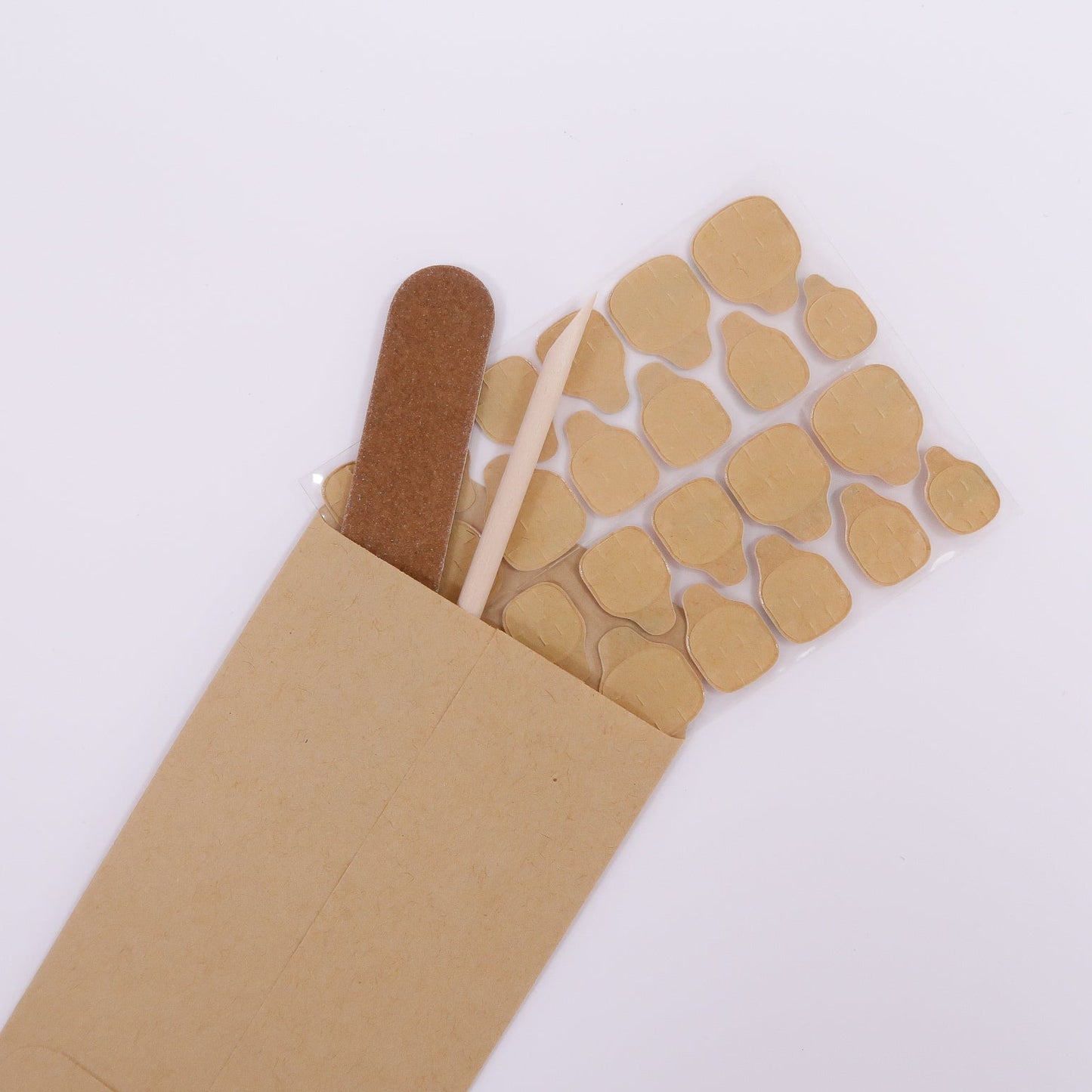 Kit complet de gel pads et colle pour faux ongles press on. Parfait pour une pose sans dégâts, avec une tenue optimale et une finition professionnelle.