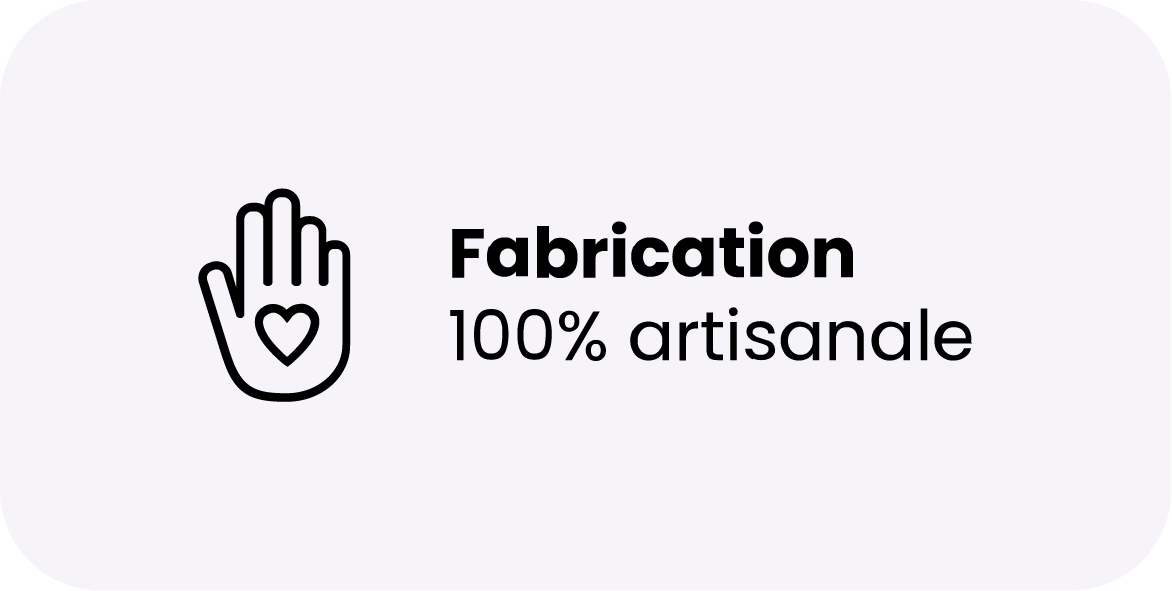 Pictogramme représentant deux mains créant des faux ongles faits main. Chaque press on nails Coline Nails est fabriqué artisanalement en France avec soin et créativité.
